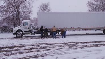 Truck-driving-school-students-snow